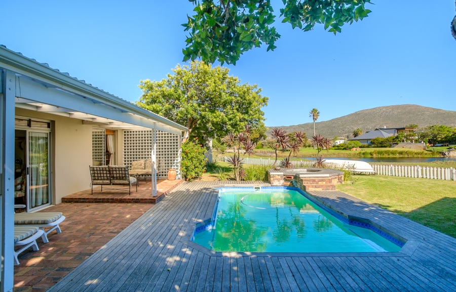 4 Bedroom Property for Sale in Lake Michelle Western Cape
